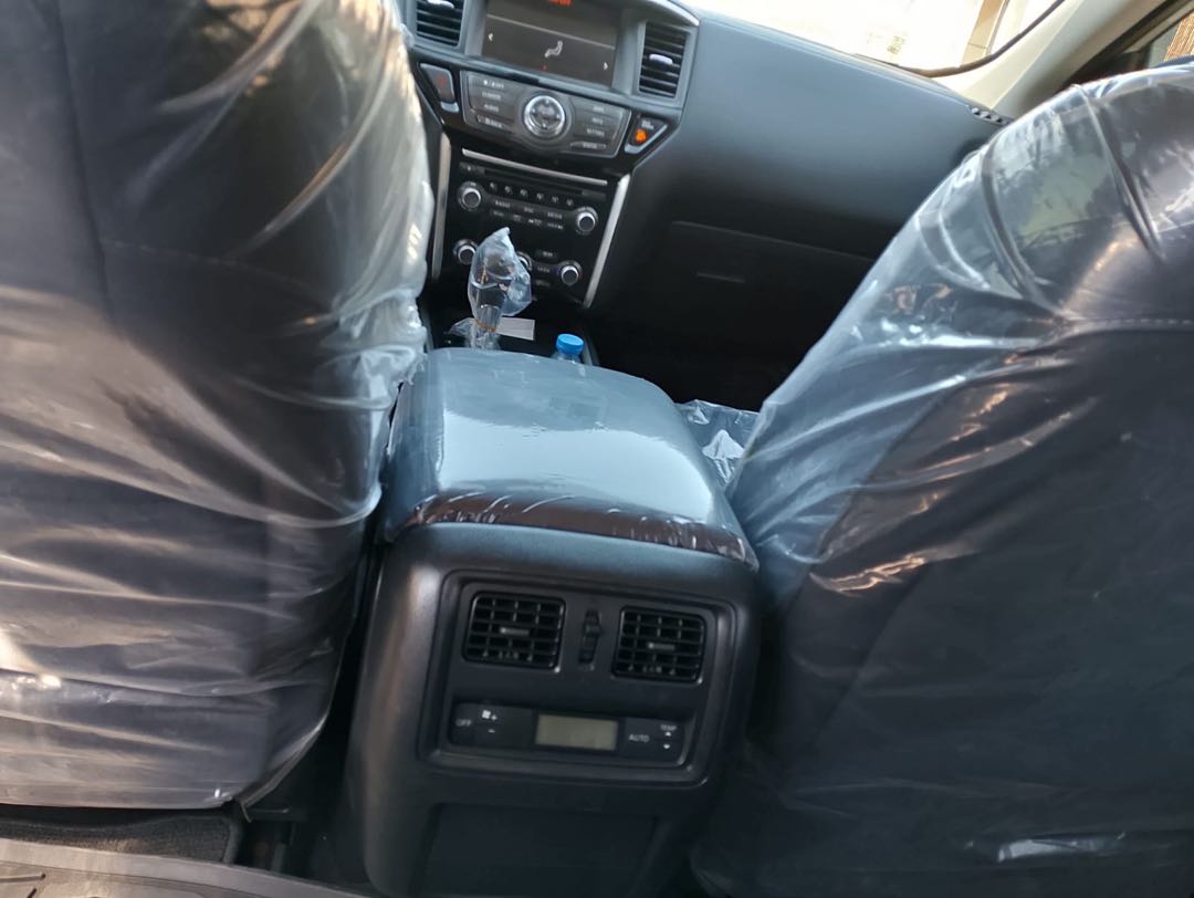 Car Image 2017 NISSAN PATHFINDER SV