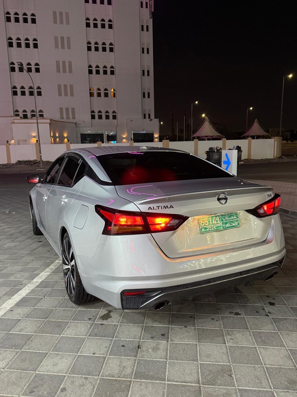 Car Image 2019 NISSAN ALTIMA SR