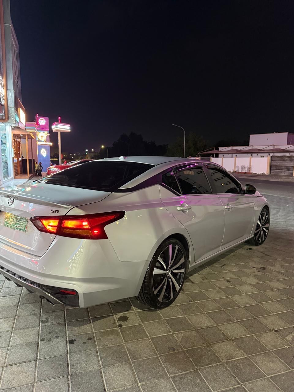 Car Image 2019 NISSAN ALTIMA SR