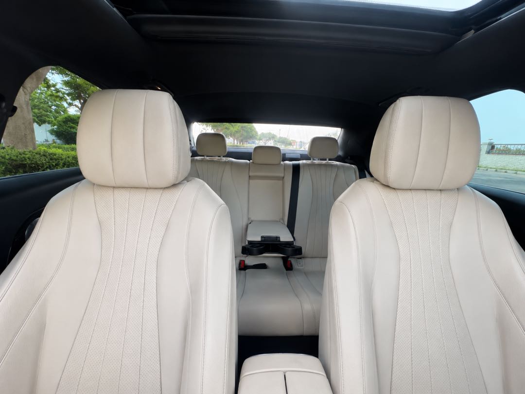 Car Image 2017 MERCEDES E Class 300