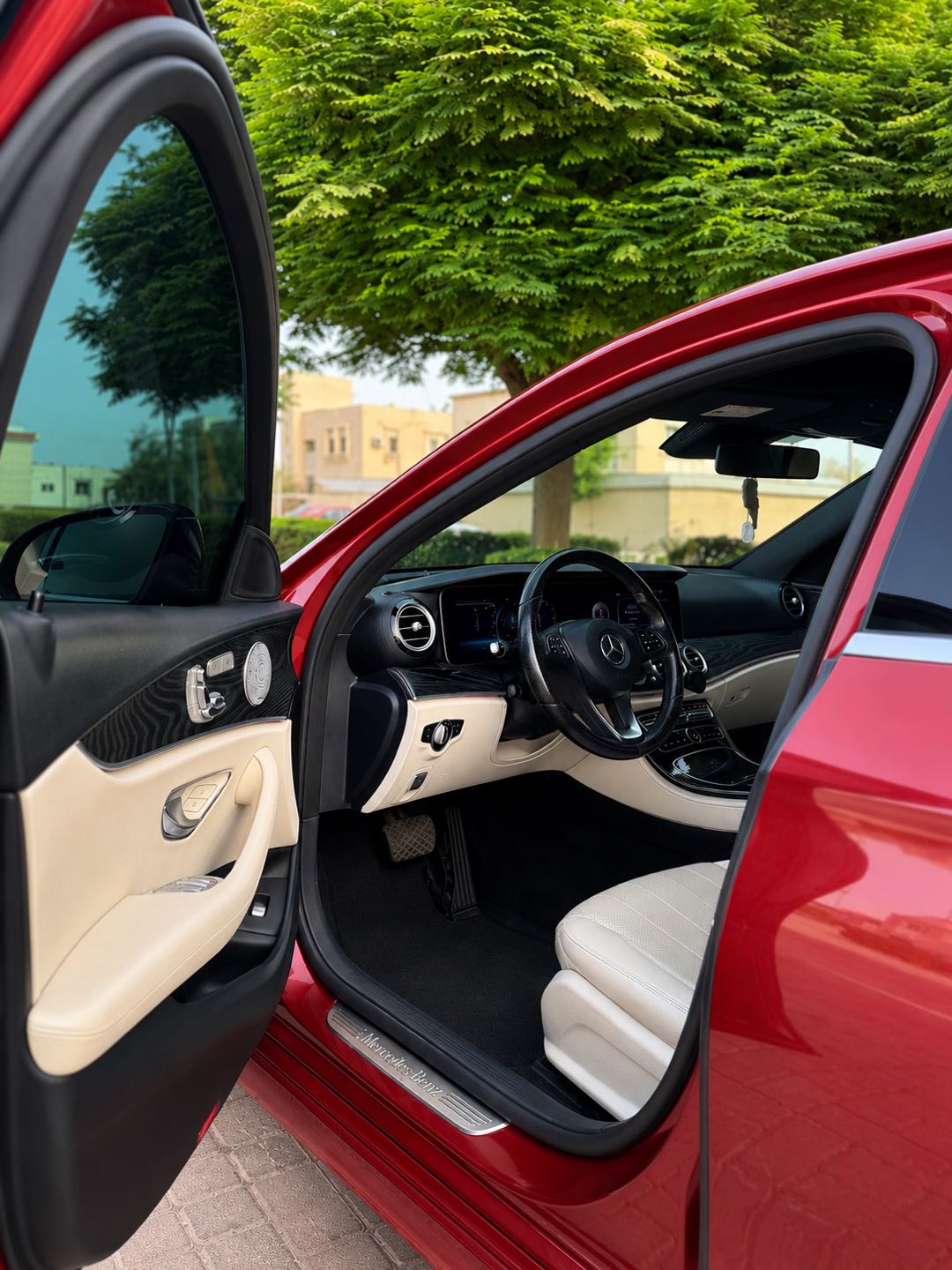 Car Image 2017 MERCEDES E Class 300