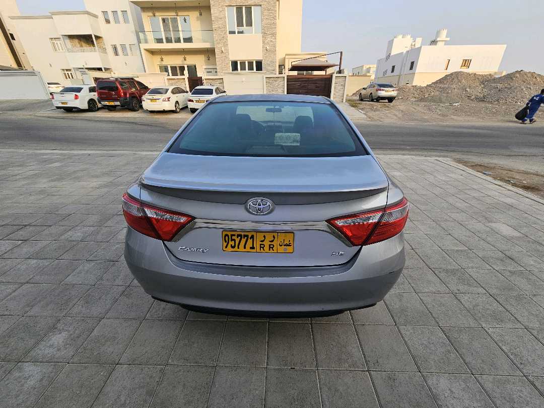 Car Image 2015 TOYOTA CAMRY SE