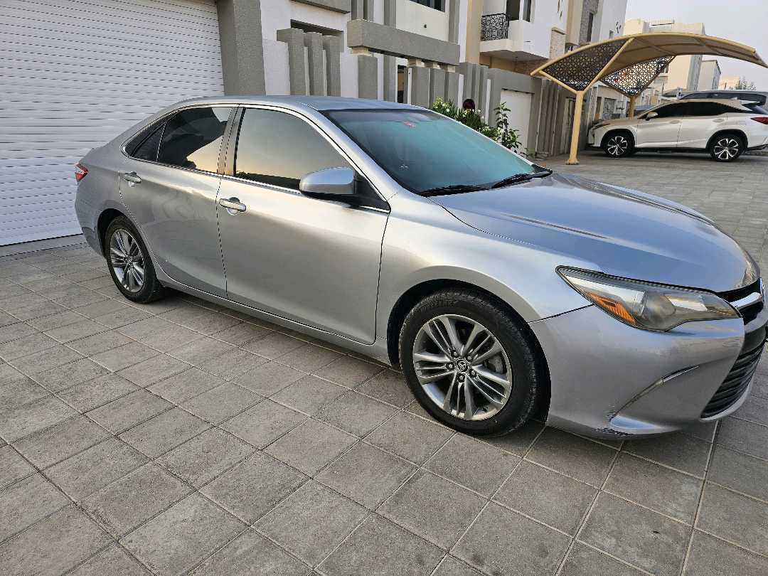 Car Image 2015 TOYOTA CAMRY SE