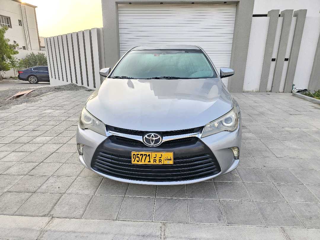 Car Image 2015 TOYOTA CAMRY SE