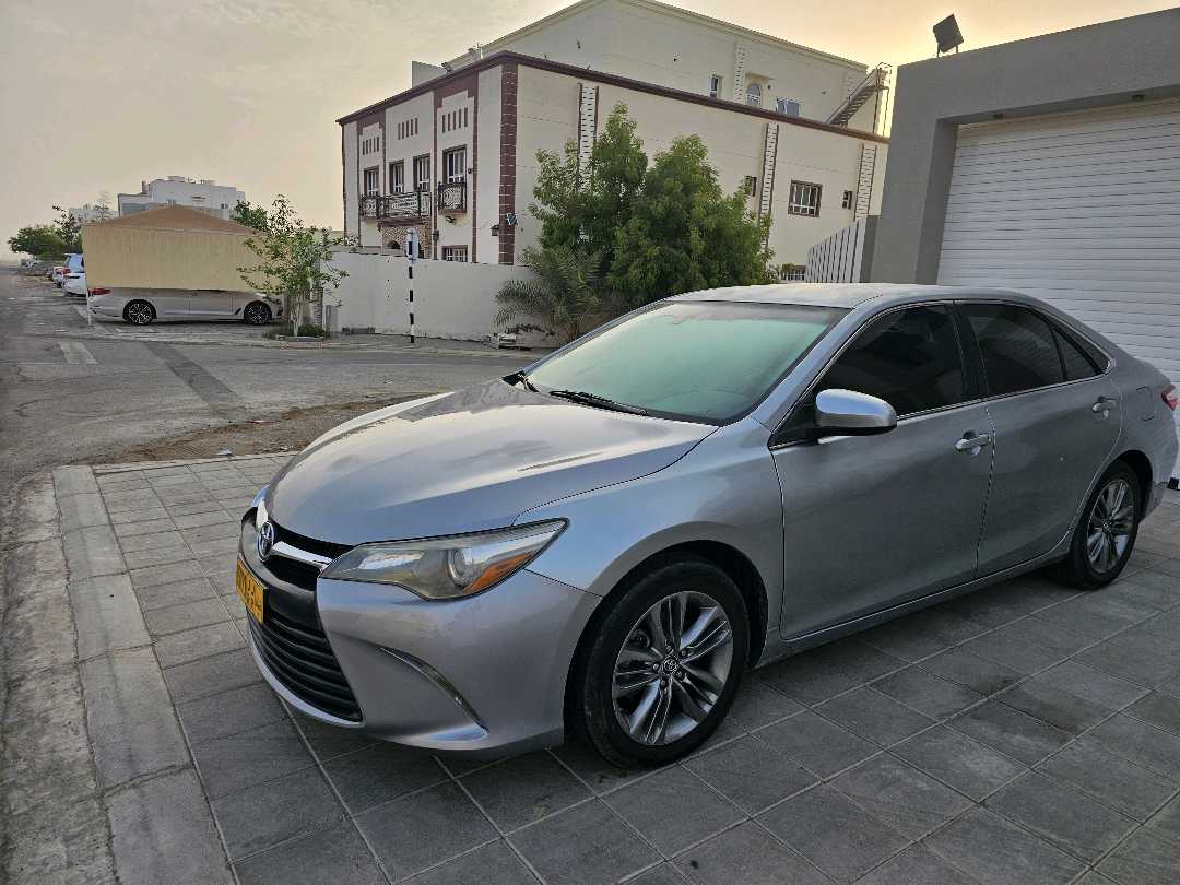 Car Image 2015 TOYOTA CAMRY SE