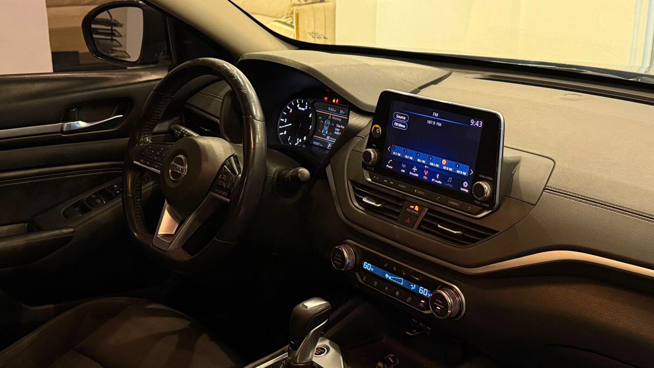 Car Image 2019 NISSAN ALTIMA SV