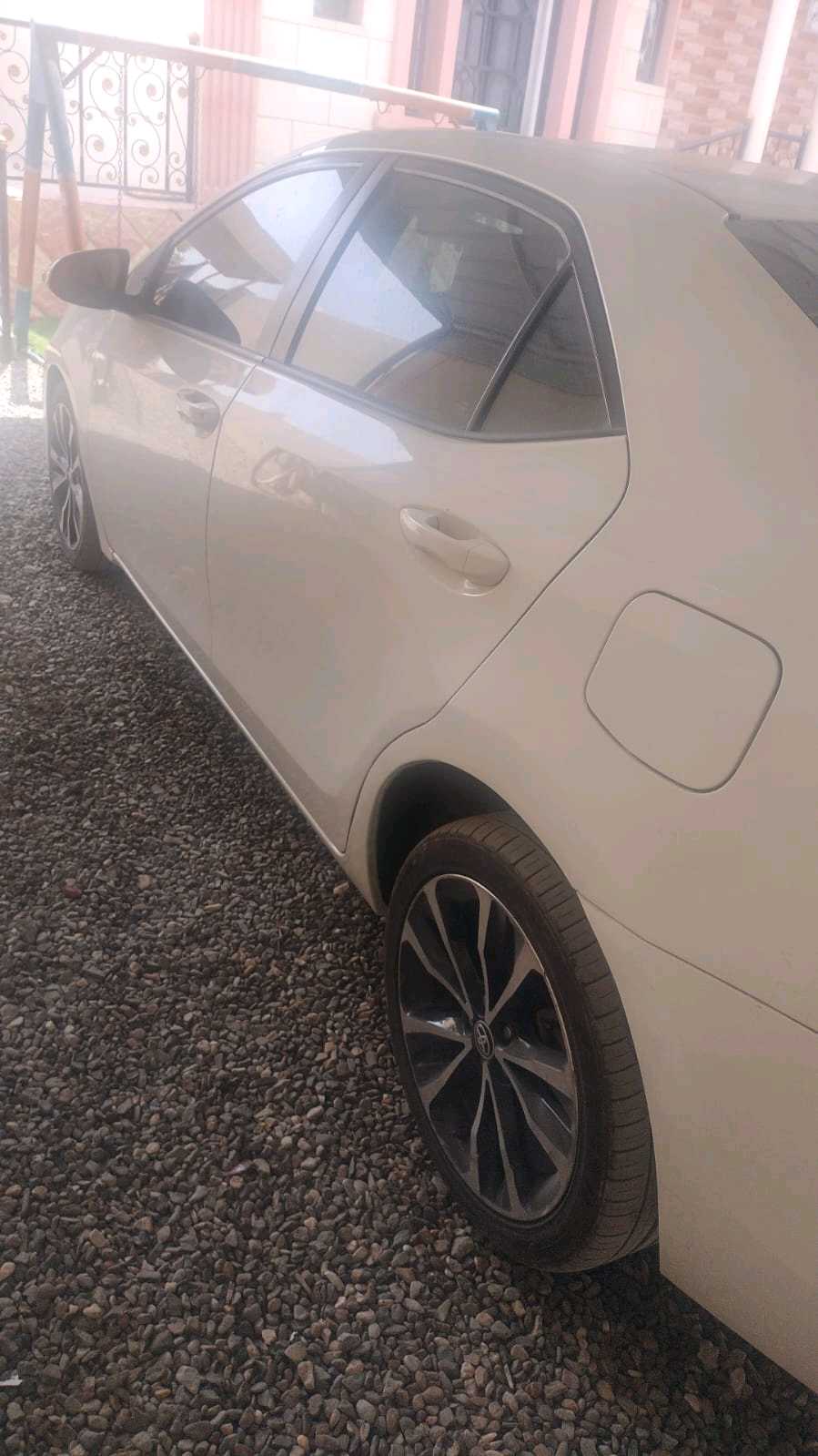 Car Image 2017 TOYOTA COROLLA XSE