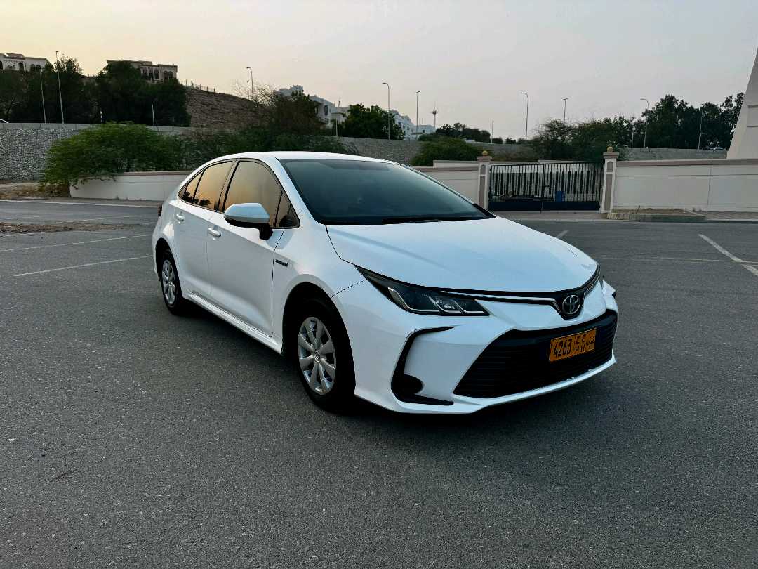 Car Image 2020 TOYOTA COROLLA LE
