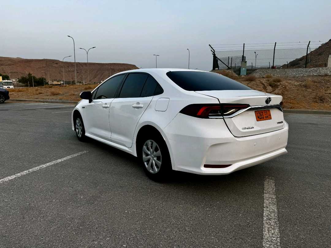 Car Image 2020 TOYOTA COROLLA LE
