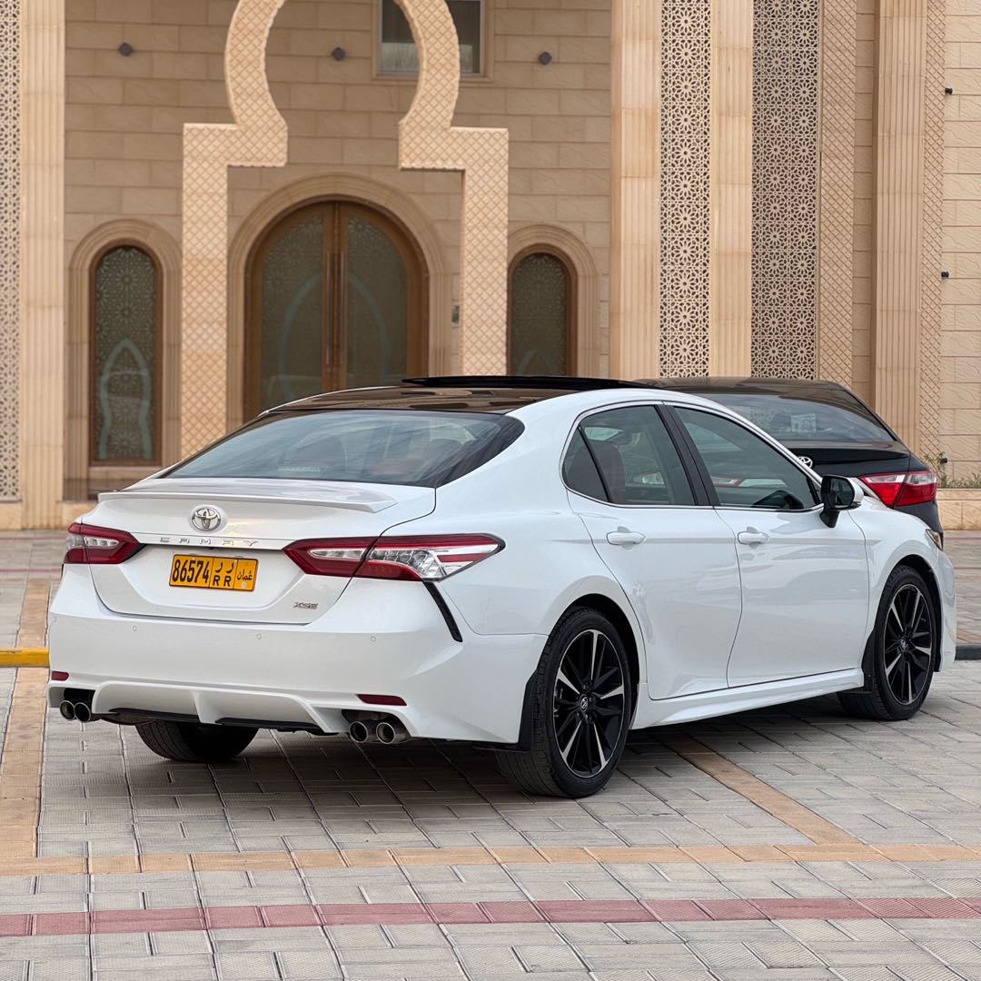 Car Image 2018 TOYOTA CAMRY XSE