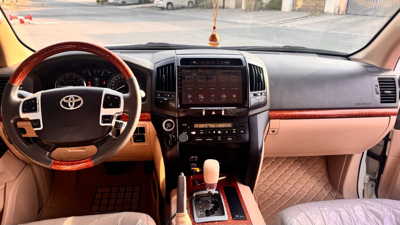 Car Image 2013 TOYOTA LAND CRUISER GX.R