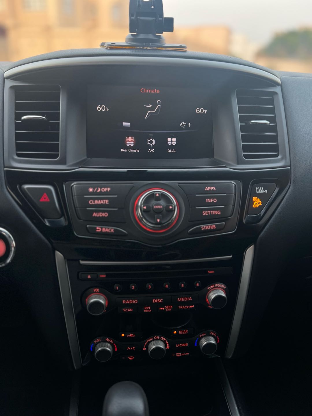 Car Image 2017 NISSAN PATHFINDER SV