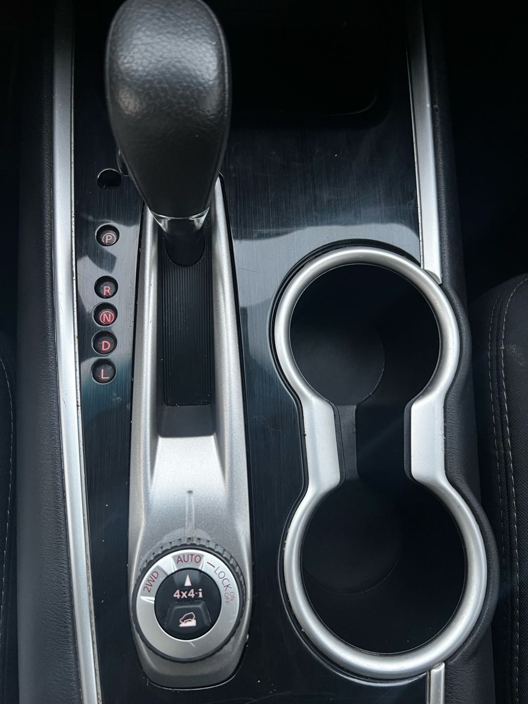Car Image 2017 NISSAN PATHFINDER SV