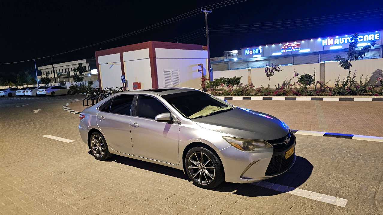 Car Image 2016 TOYOTA CAMRY XSE