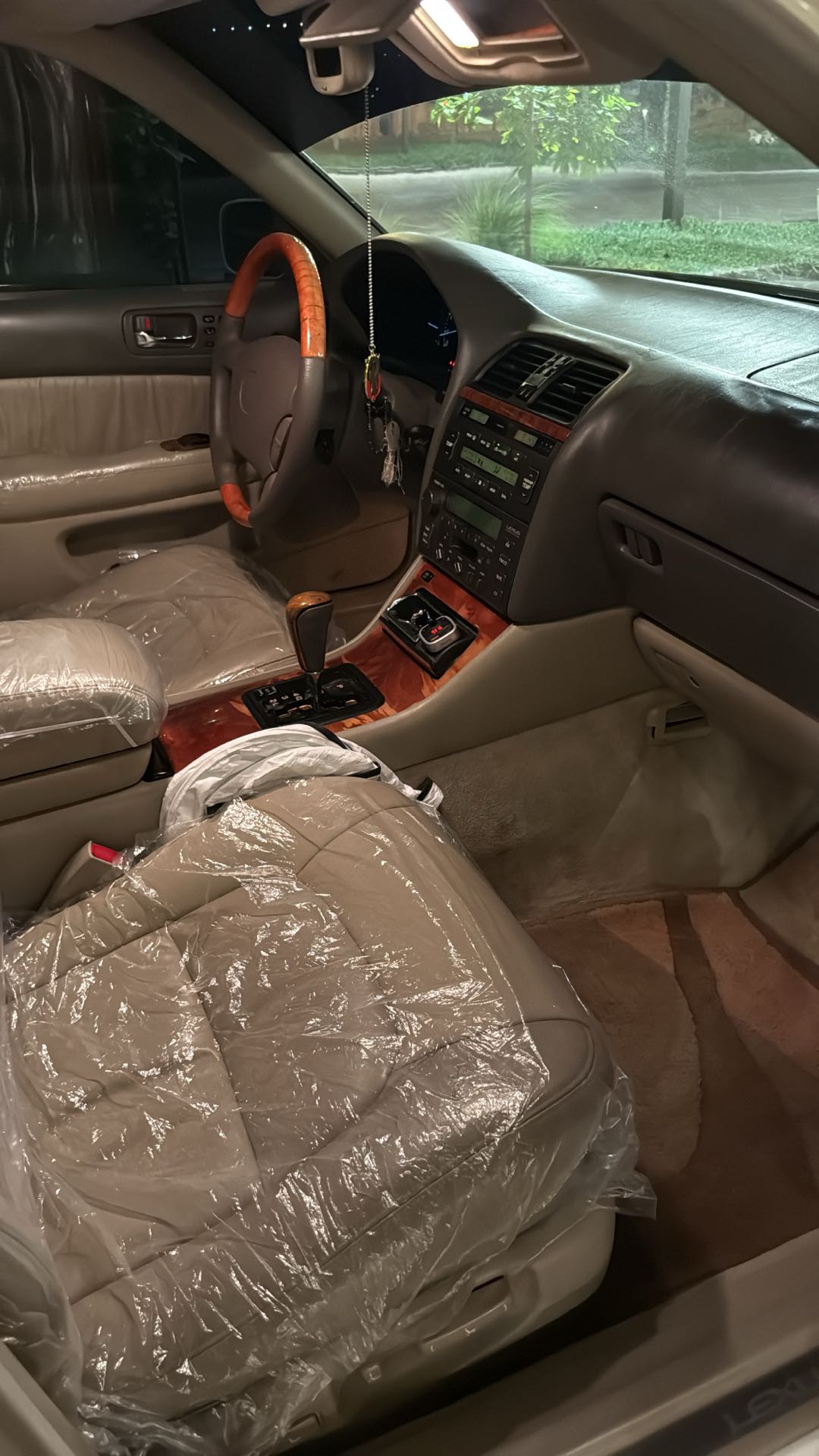 Car Image 1999 LEXUS LS 400