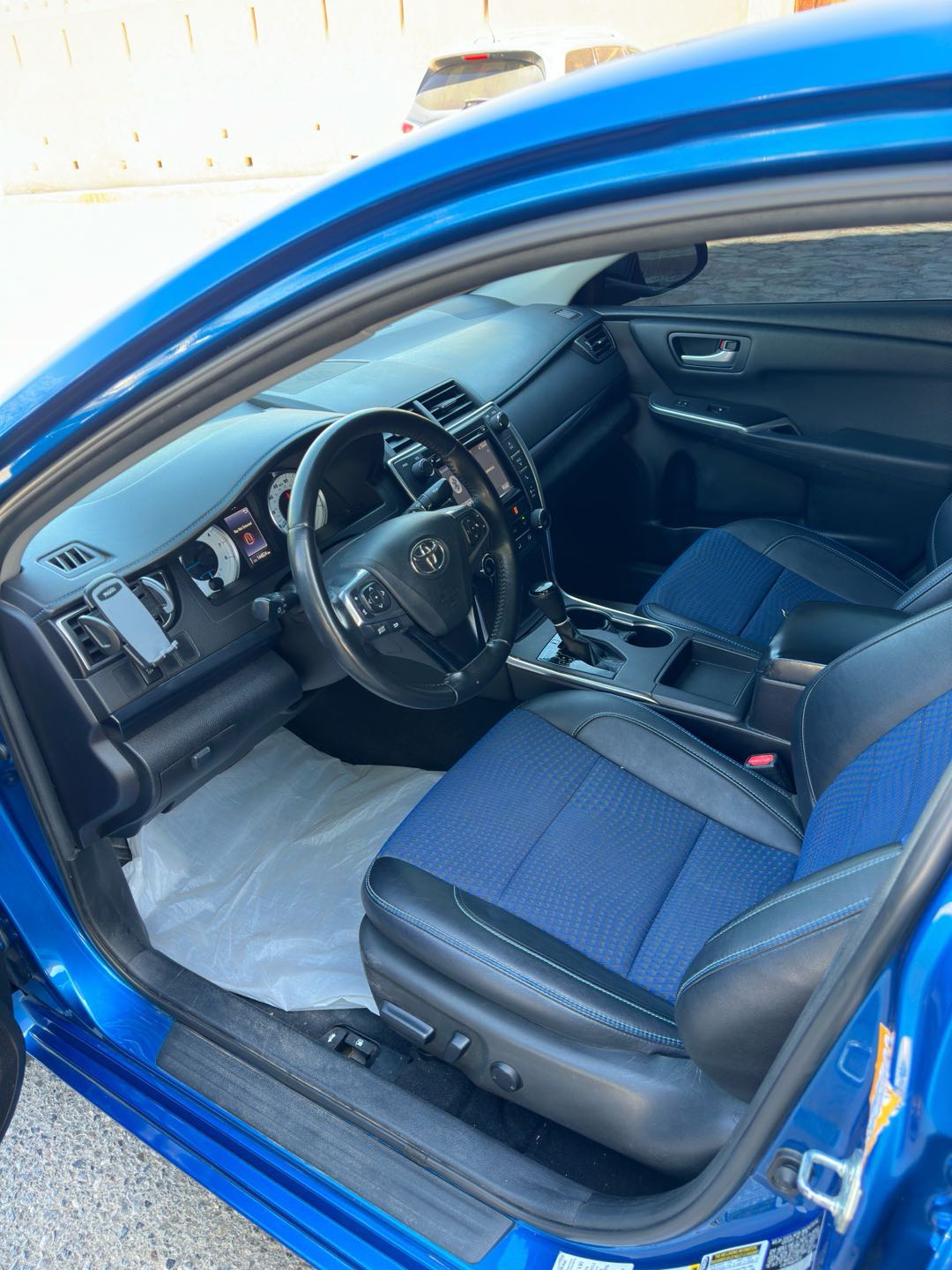 Car Image 2016 TOYOTA CAMRY SE