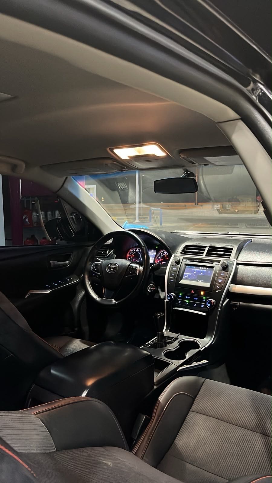 Car Image 2017 TOYOTA CAMRY SE