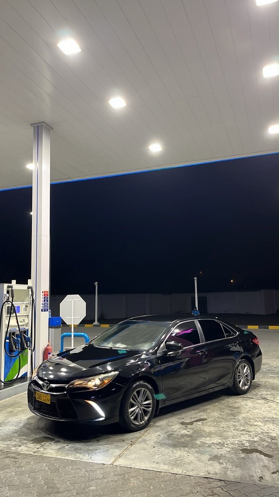 Car Image 2017 TOYOTA CAMRY LE
