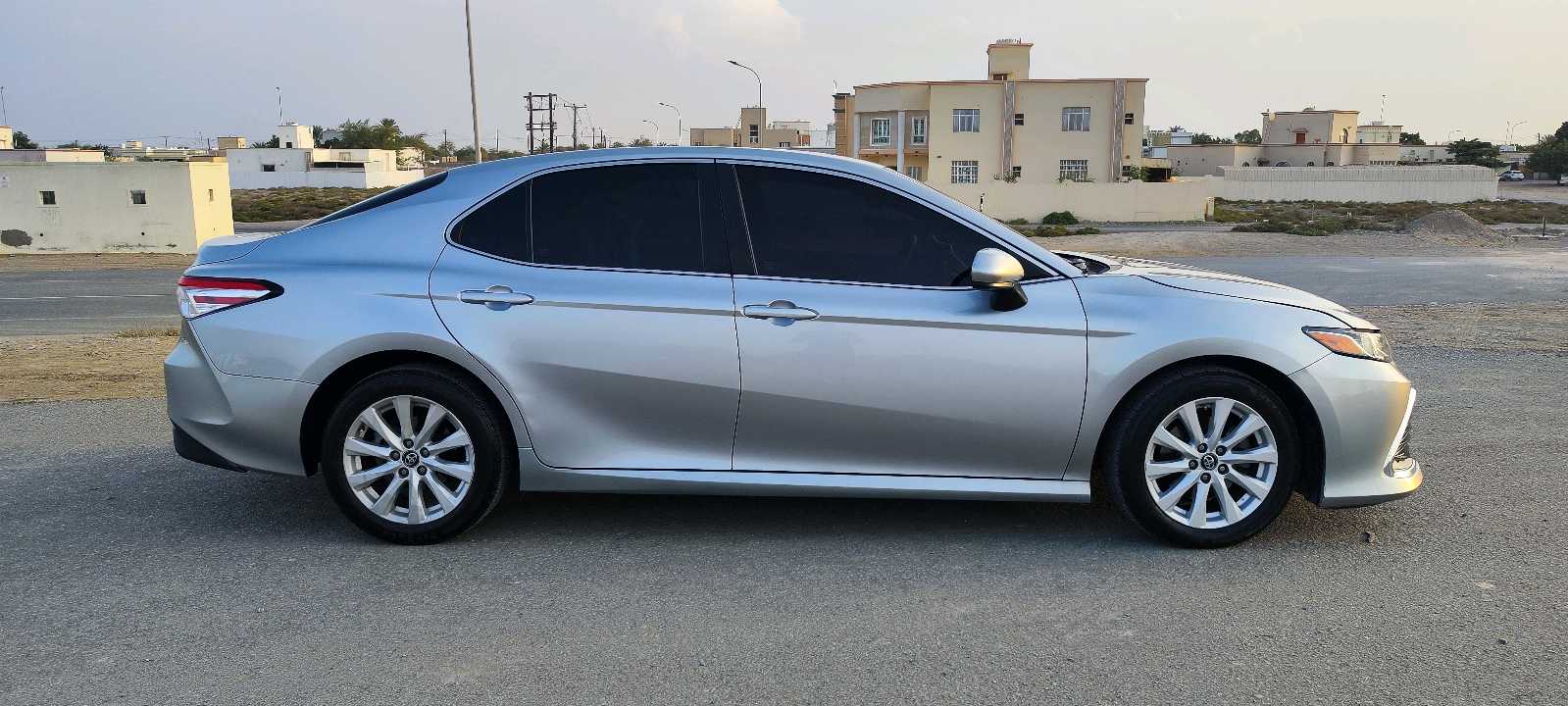 Car Image 2018 TOYOTA CAMRY LE