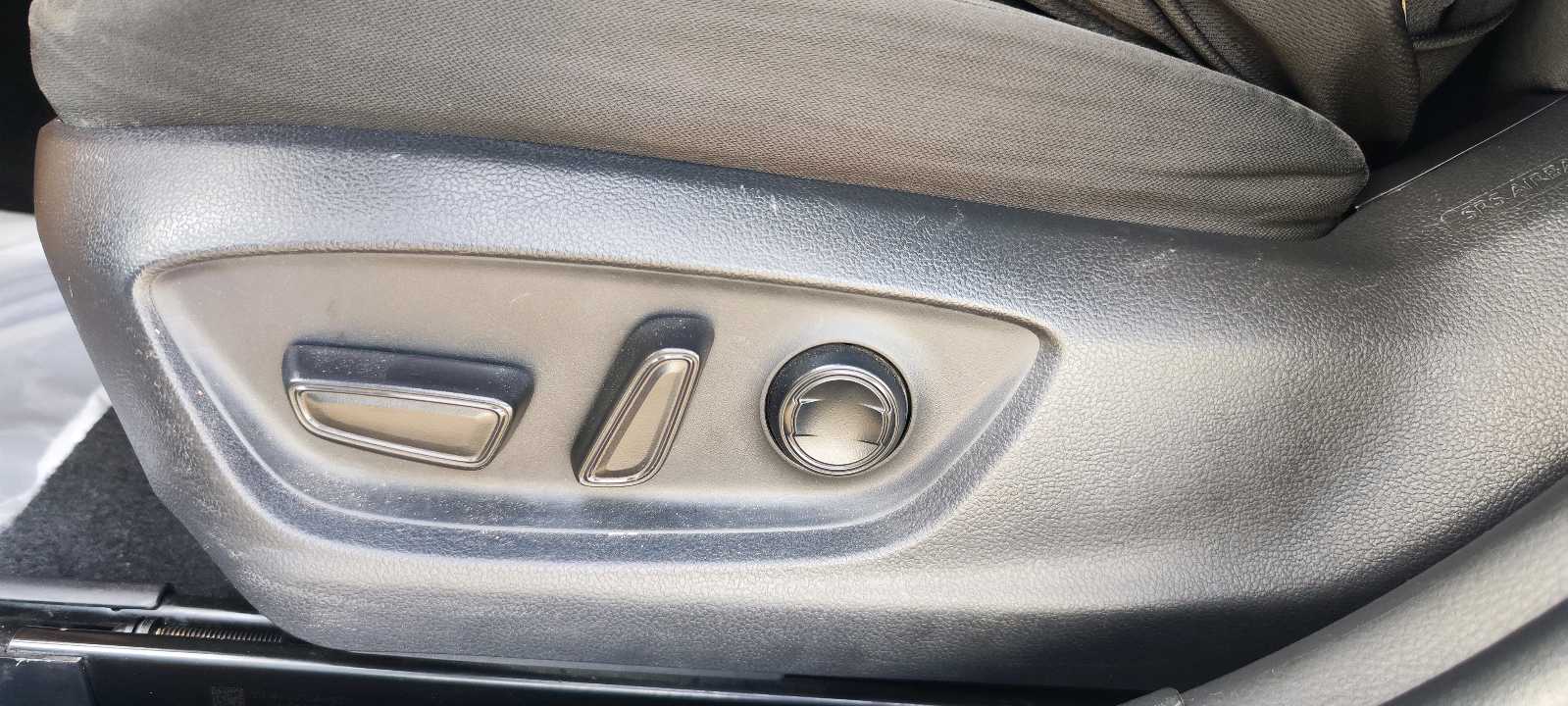 Car Image 2018 TOYOTA CAMRY LE