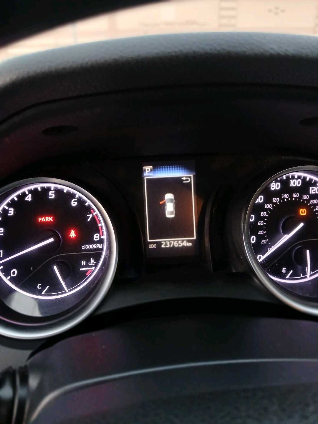 Car Image 2018 TOYOTA CAMRY LE