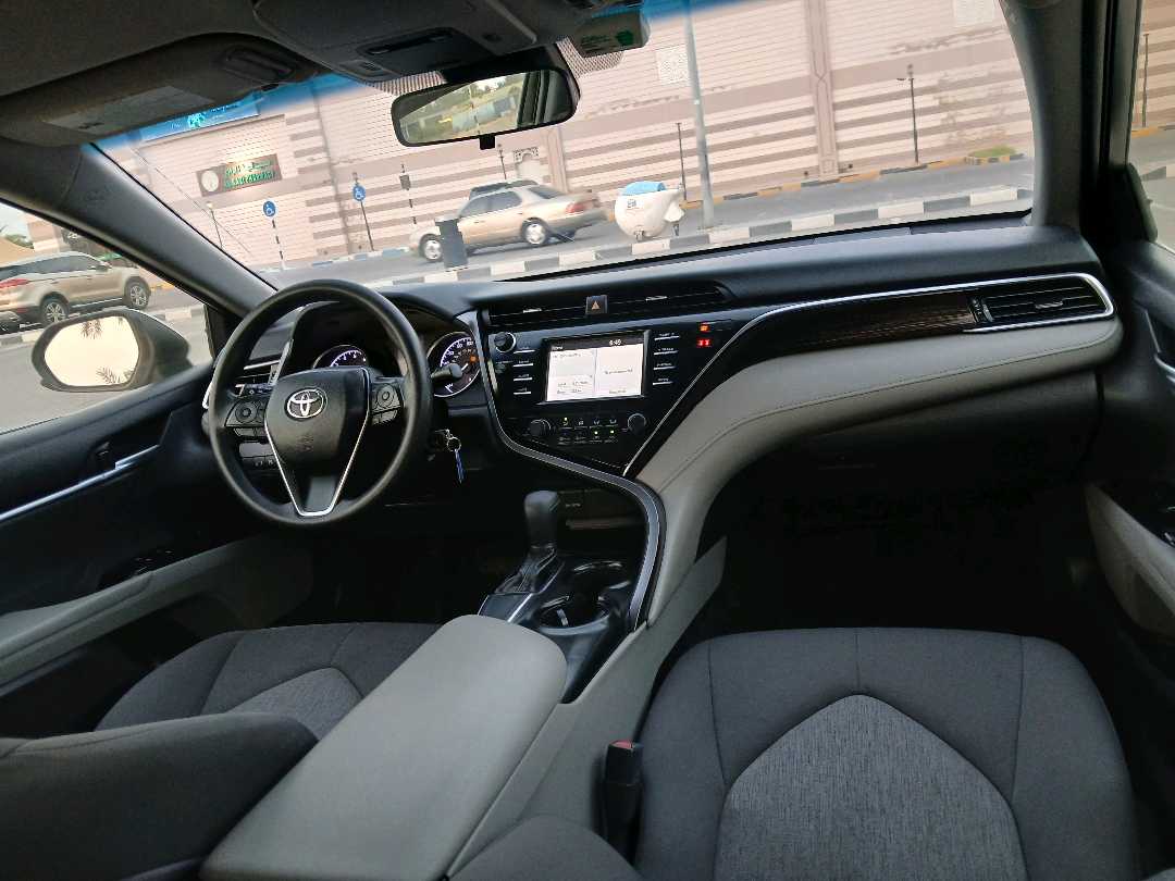 Car Image 2018 TOYOTA CAMRY LE