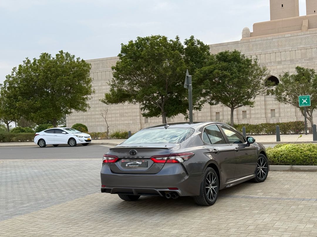 Car Image 2021 TOYOTA CAMRY SE