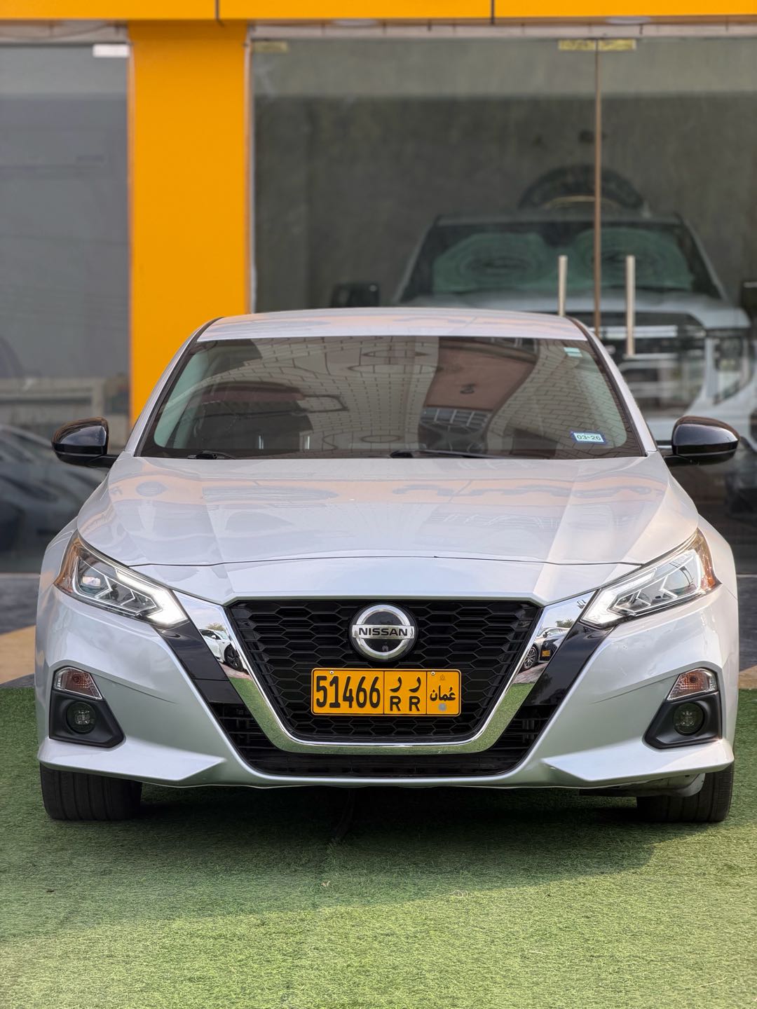 Car Image 2019 NISSAN ALTIMA SR