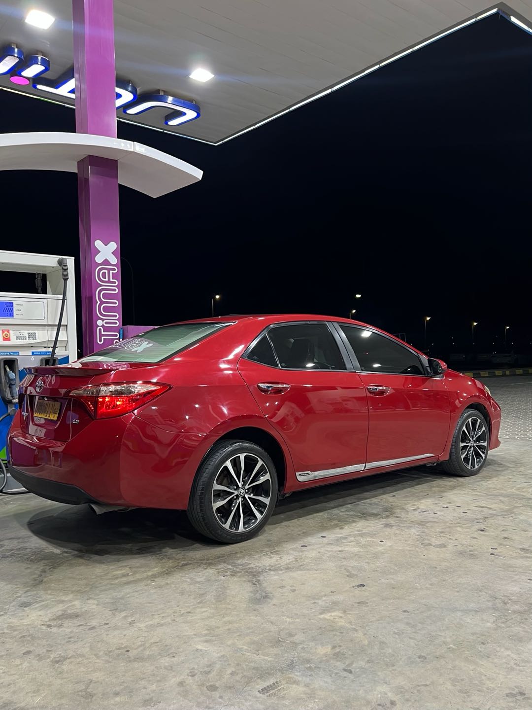 Car Image 2018 TOYOTA COROLLA LE