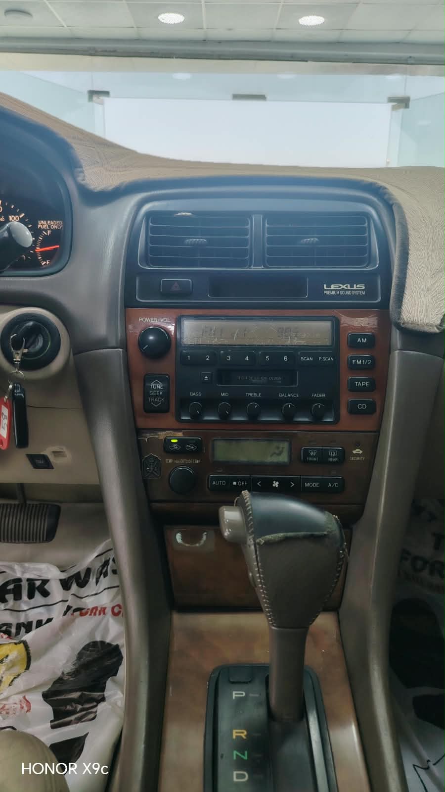 Car Image 2000 LEXUS IS 