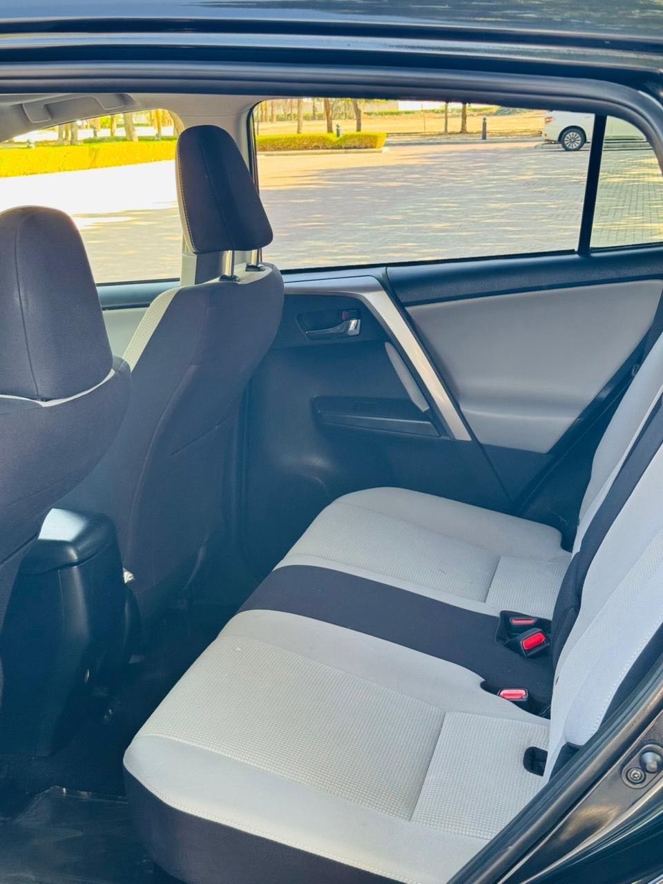 Car Image 2018 TOYOTA RAV4 LIMITED