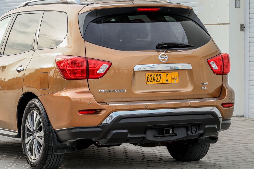 Car Image 2017 NISSAN PATHFINDER SL