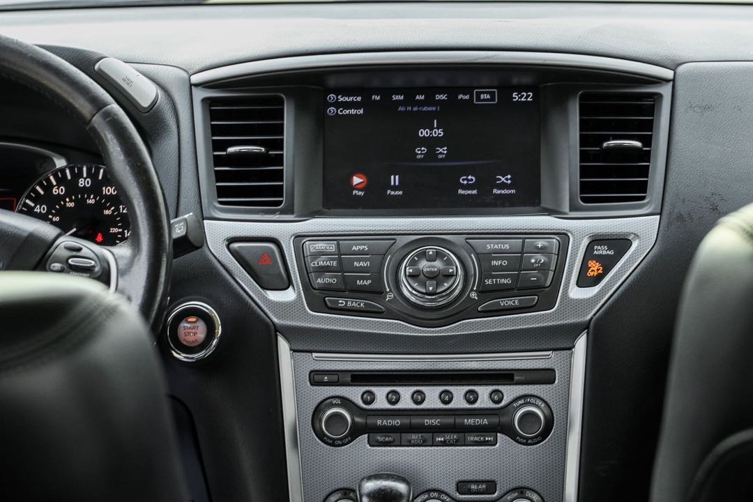 Car Image 2017 NISSAN PATHFINDER SL
