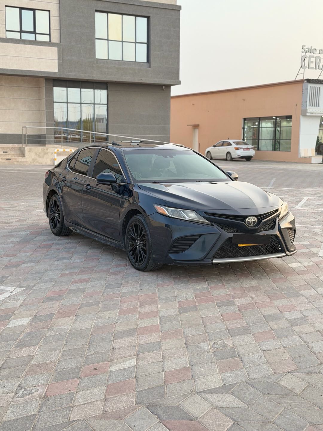 Car Image 2018 TOYOTA CAMRY SE
