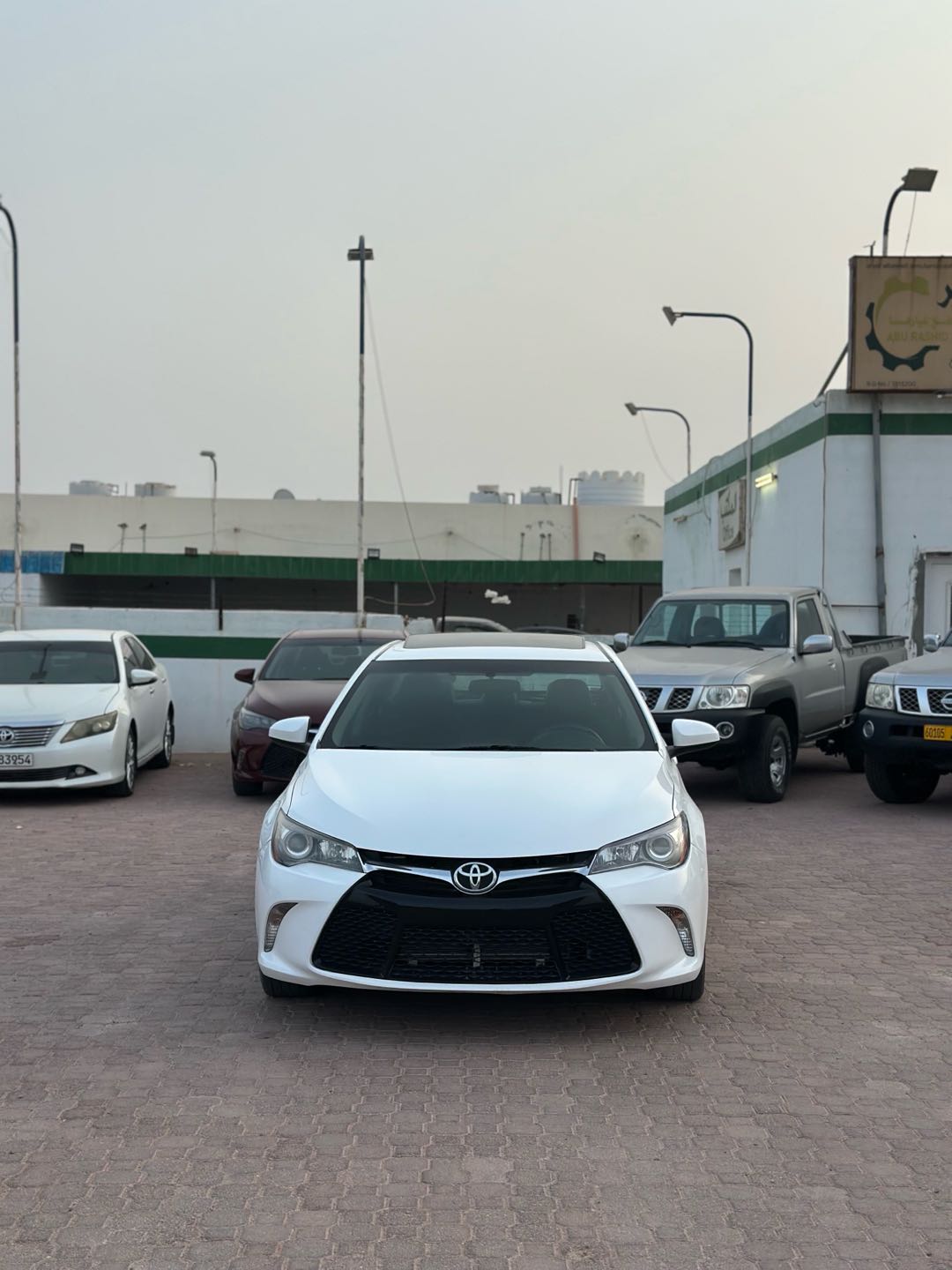Car Image 2017 TOYOTA CAMRY SE