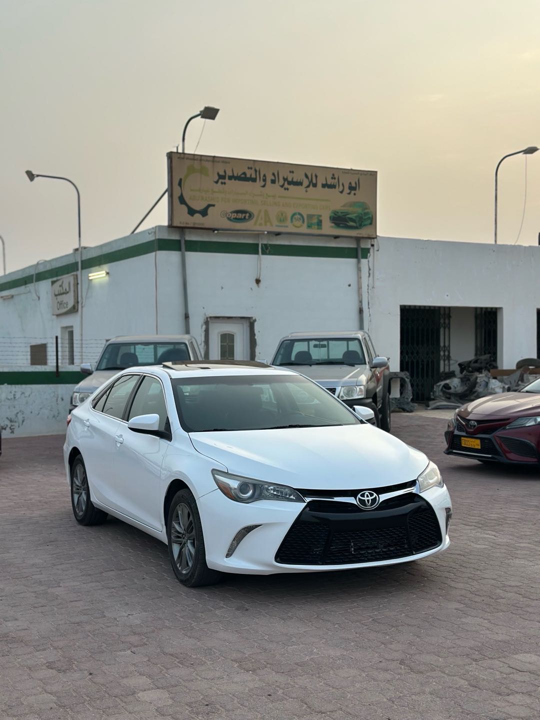 Car Image 2017 TOYOTA CAMRY SE