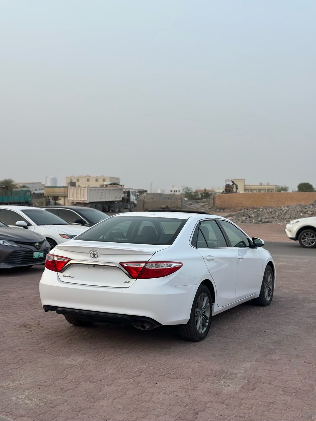 Car Image 2017 TOYOTA CAMRY SE
