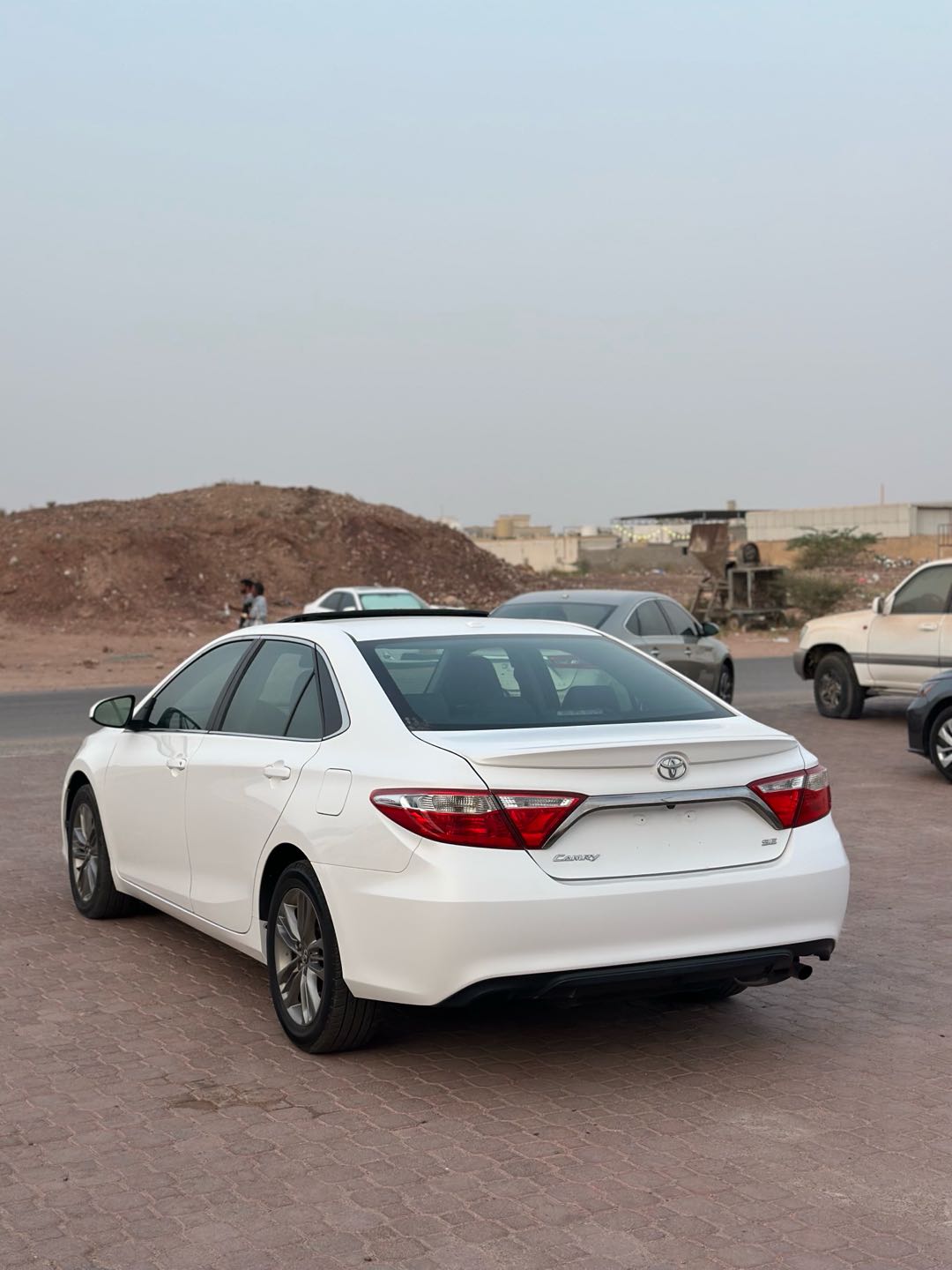 Car Image 2017 TOYOTA CAMRY SE