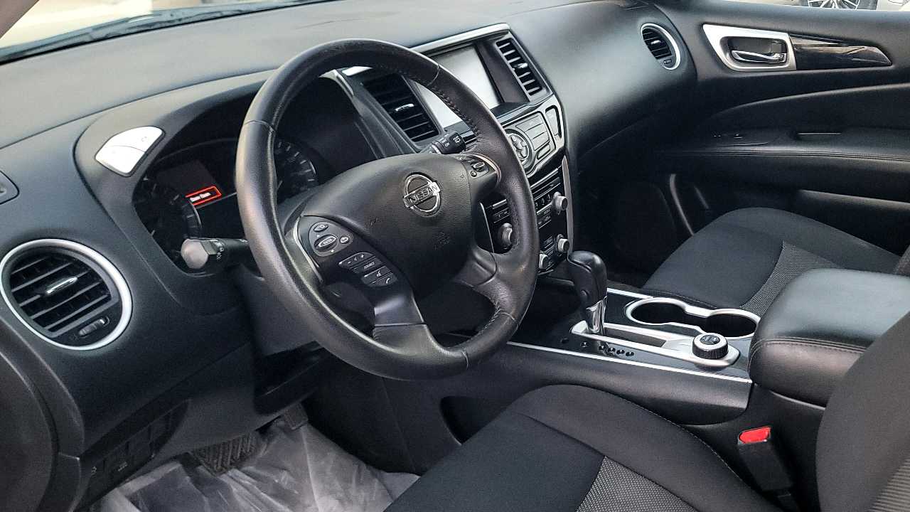 Car Image 2018 NISSAN PATHFINDER SV