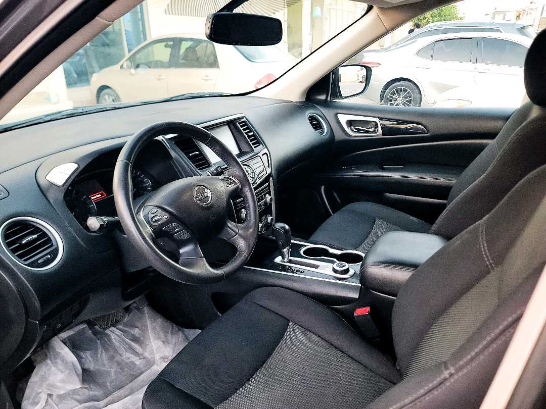 Car Image 2018 NISSAN PATHFINDER SV