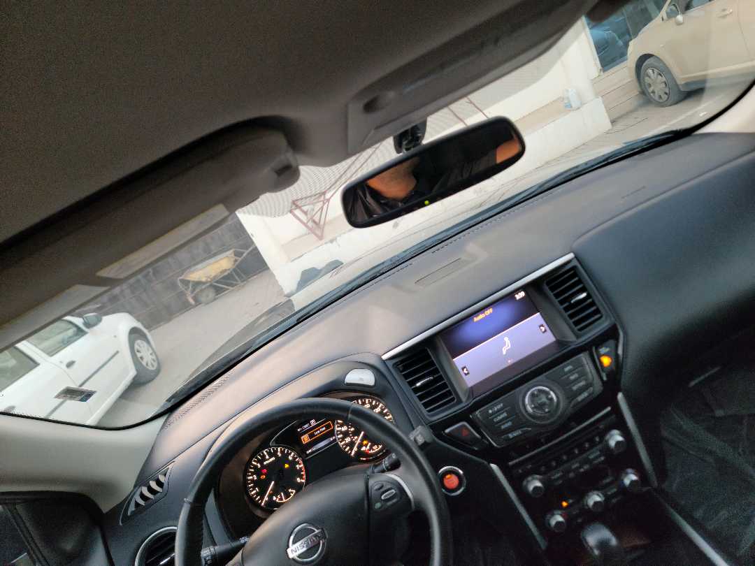 Car Image 2018 NISSAN PATHFINDER SV
