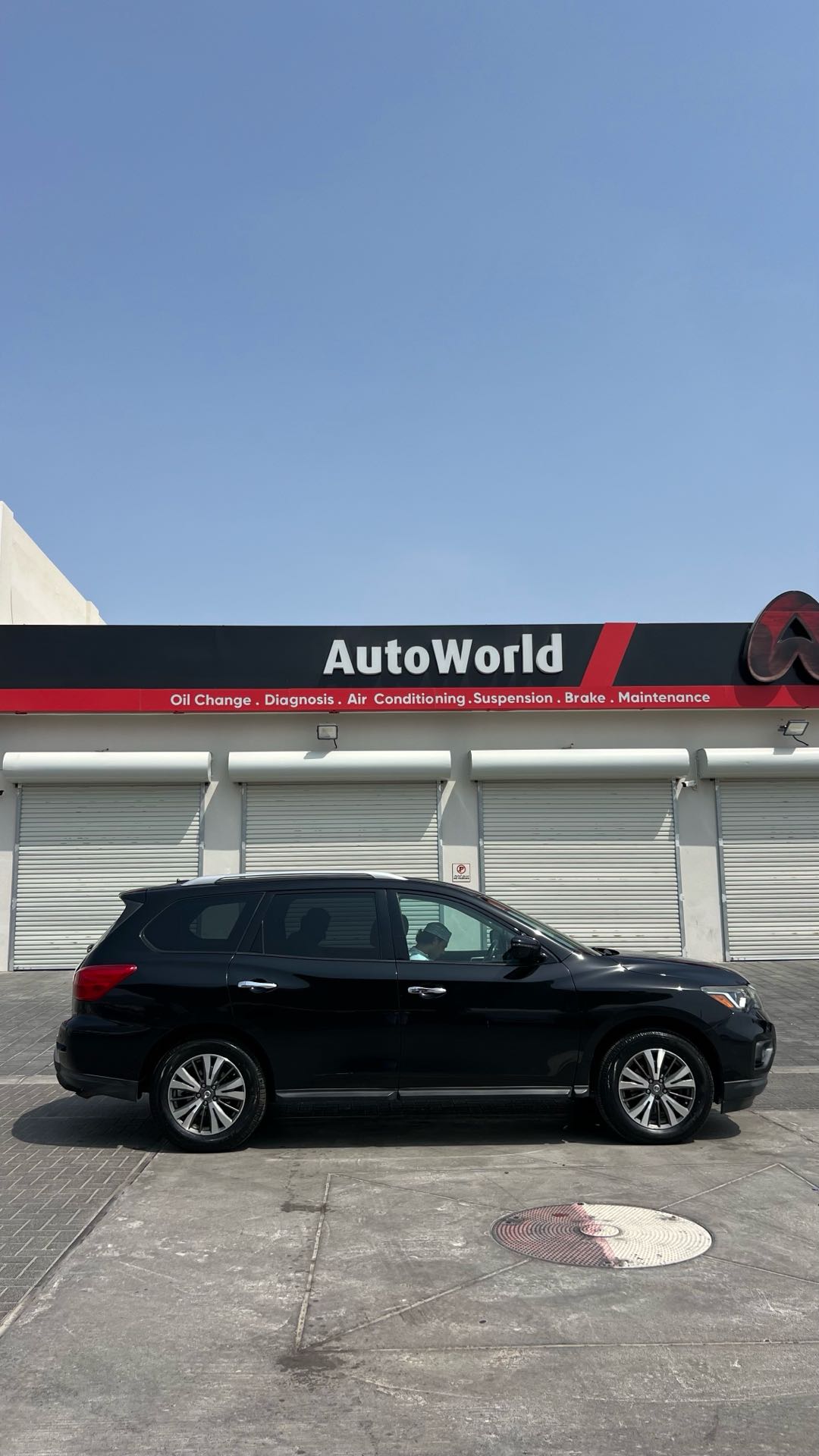 Car Image 2017 NISSAN PATHFINDER SV
