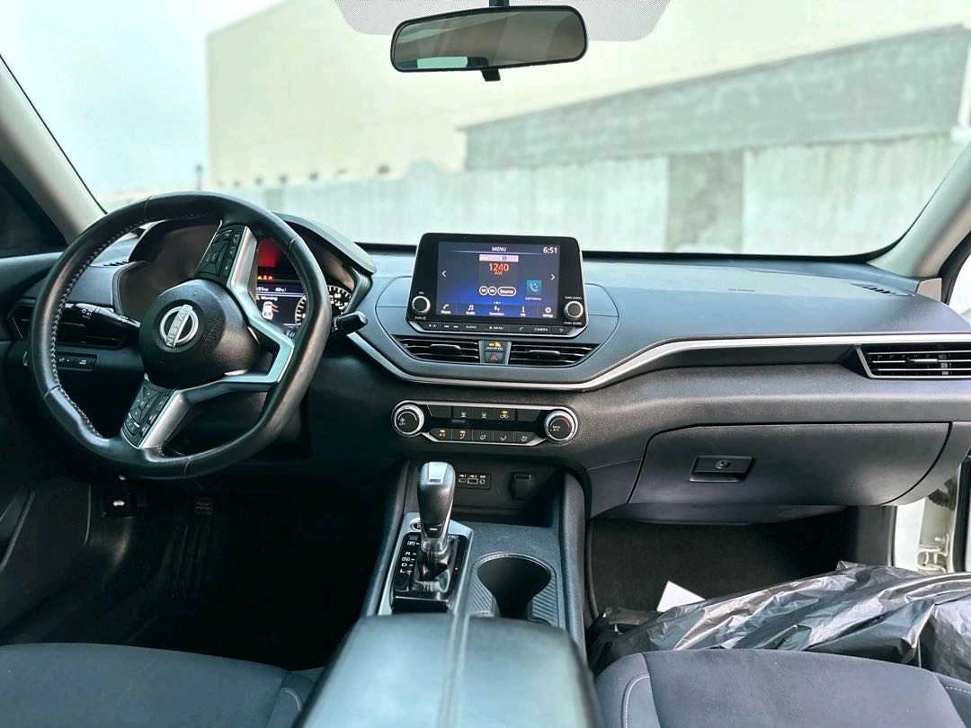Car Image 2019 NISSAN ALTIMA S