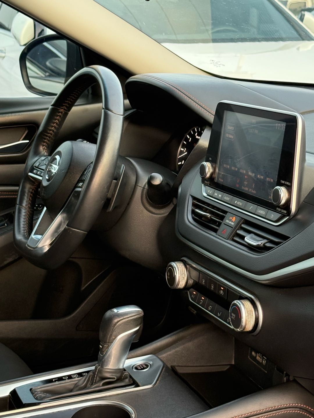 Car Image 2019 NISSAN ALTIMA SR