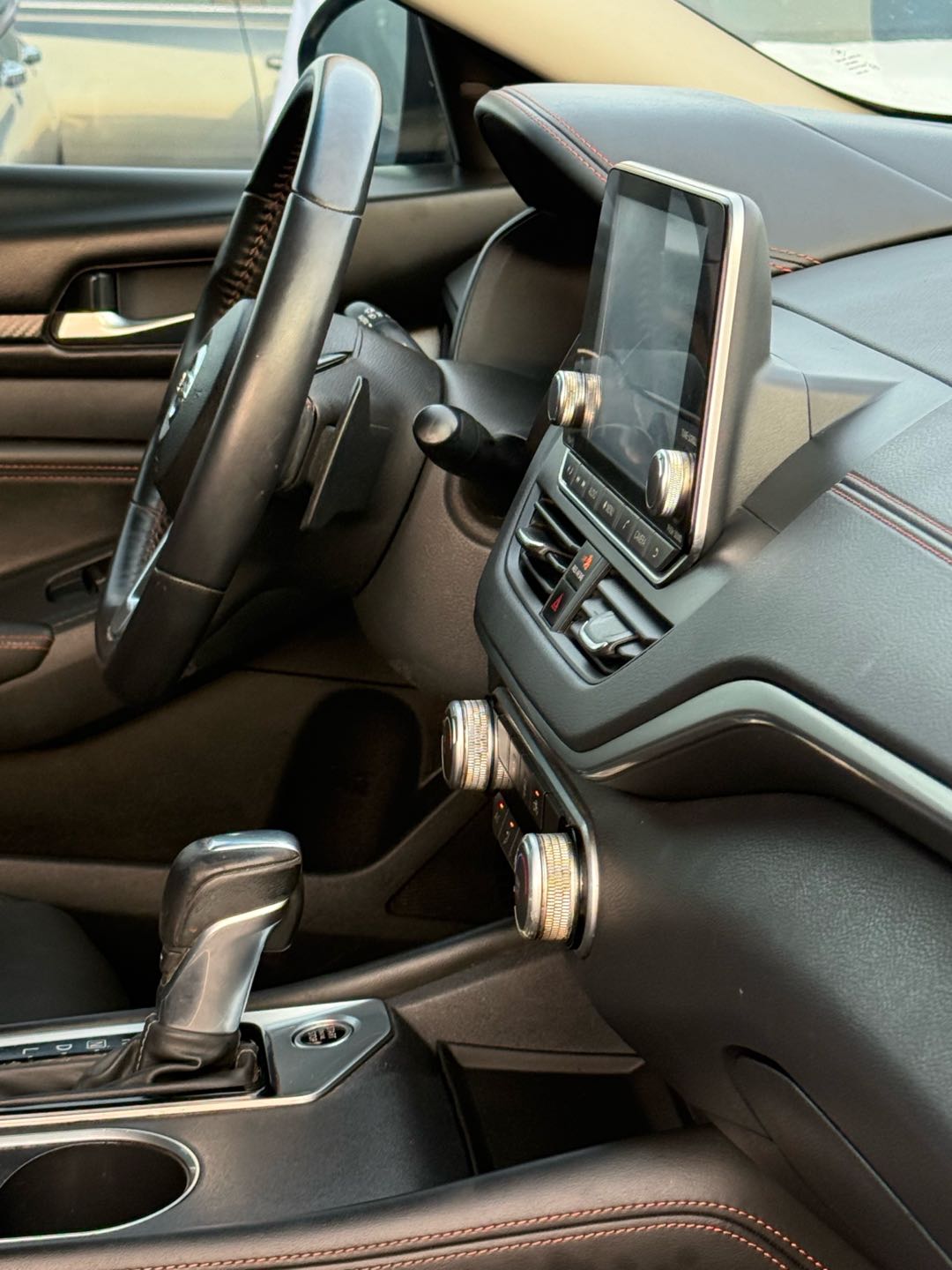 Car Image 2019 NISSAN ALTIMA SR