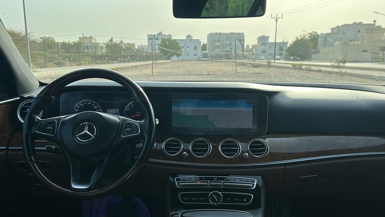 Car Image 2017 MERCEDES E Class 400