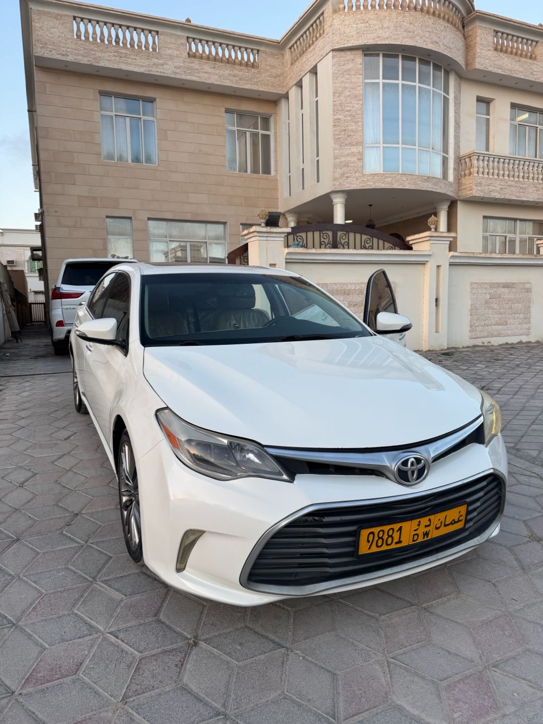 Car Image 2015 TOYOTA AVALON LIMITED
