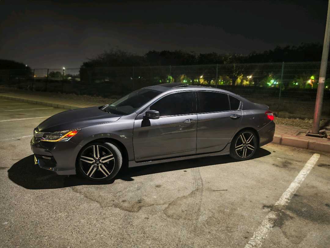 Car Image 2017 HONDA ACCORD TOURING