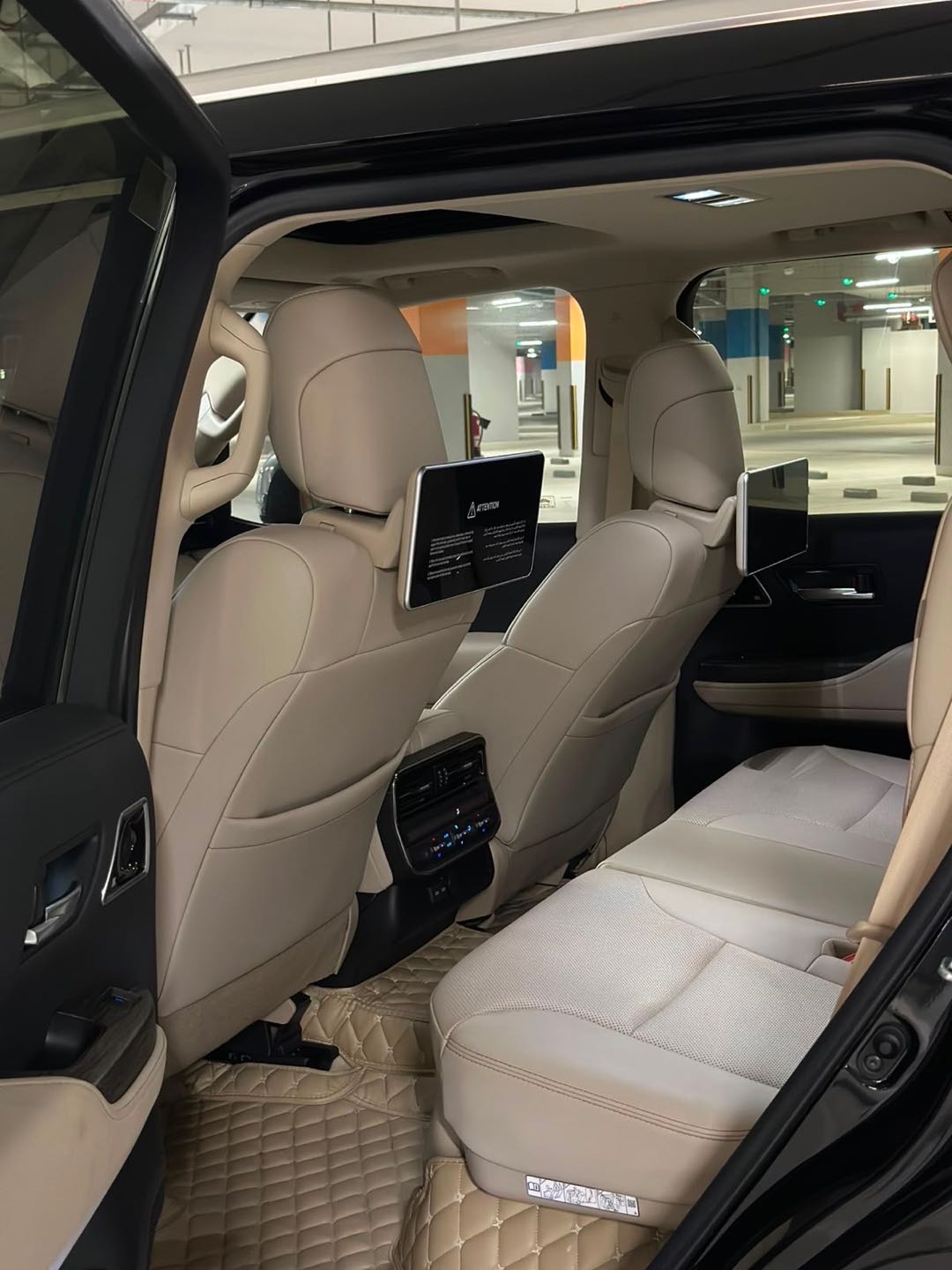 Car Image 2023 TOYOTA LAND CRUISER VX
