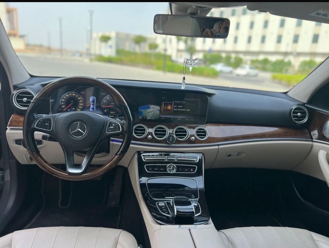Car Image 2017 MERCEDES E Class 300